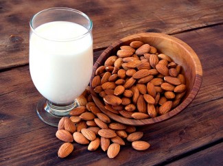 Leche de almendras vegana